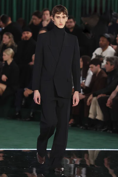 Look 28